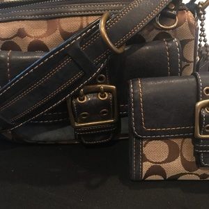 Gorgeous canvas/leather handle Coach with wallet